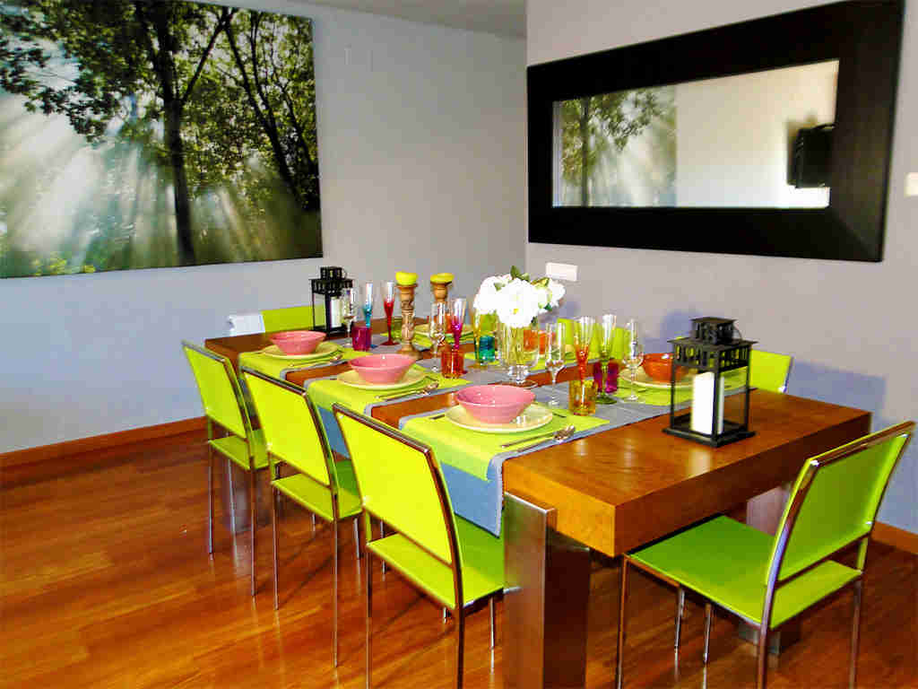 holiday villas in sitges dining room