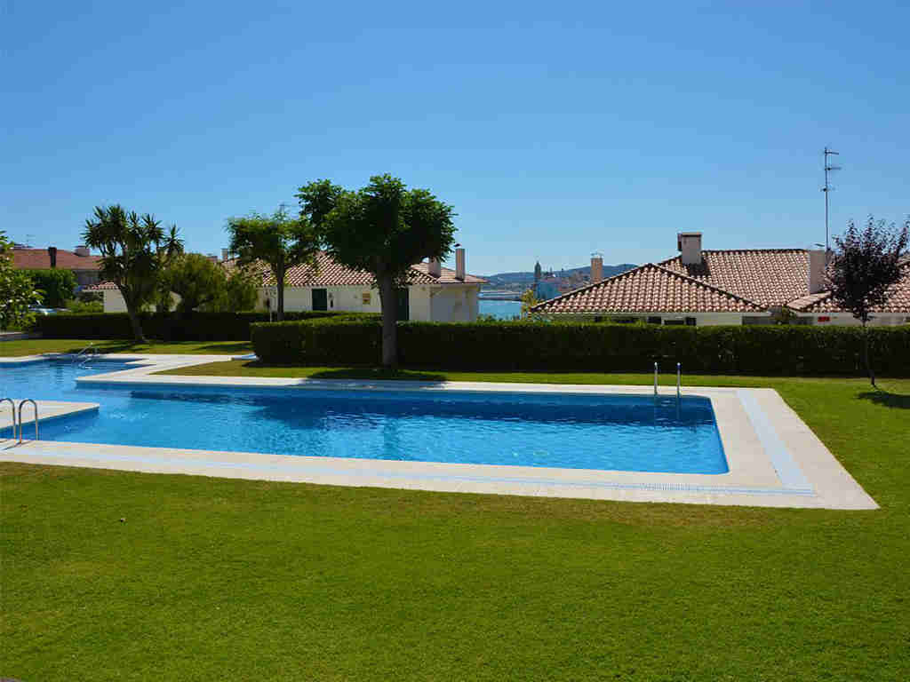 holiday apartments in sitges pool