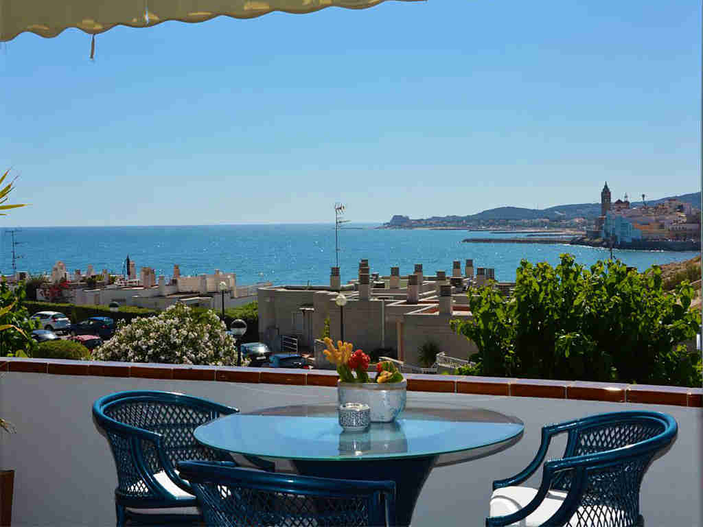holiday apartments in sitges and their terrace with views over the sea