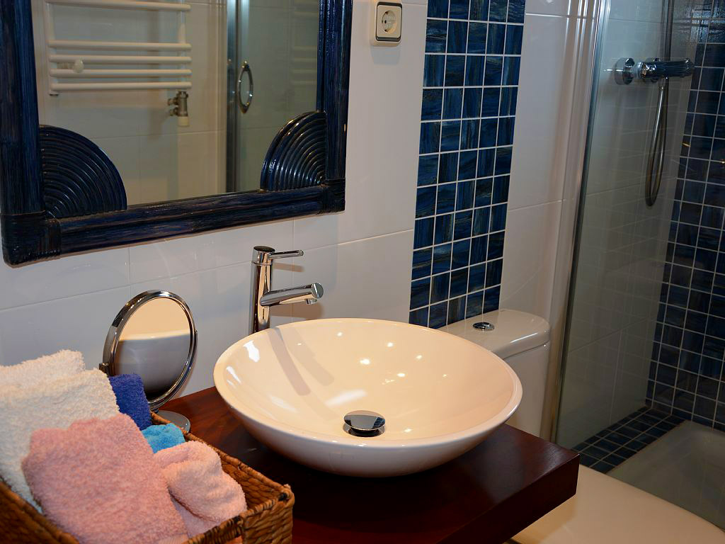holiday apartments in sitgest and their blue bathroom