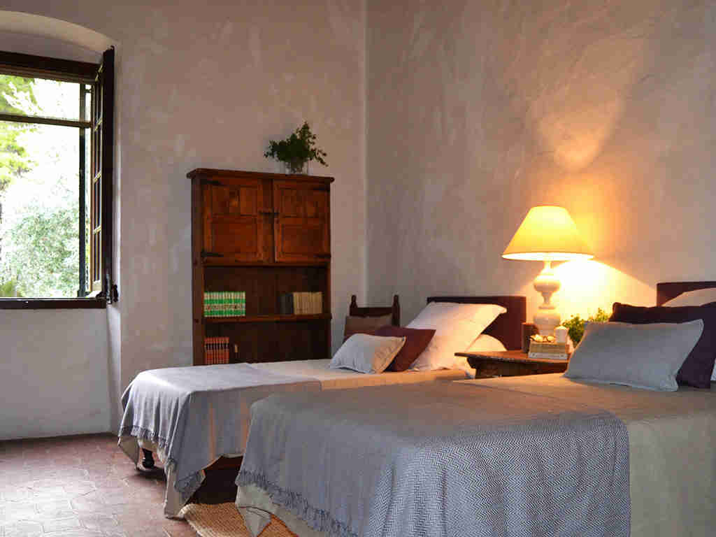 spanish farmhouse and its bedroom