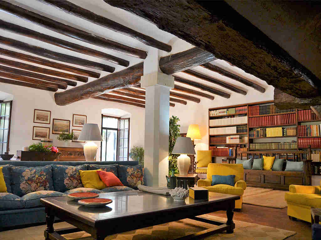 spanish farmhouse and its cosy living room