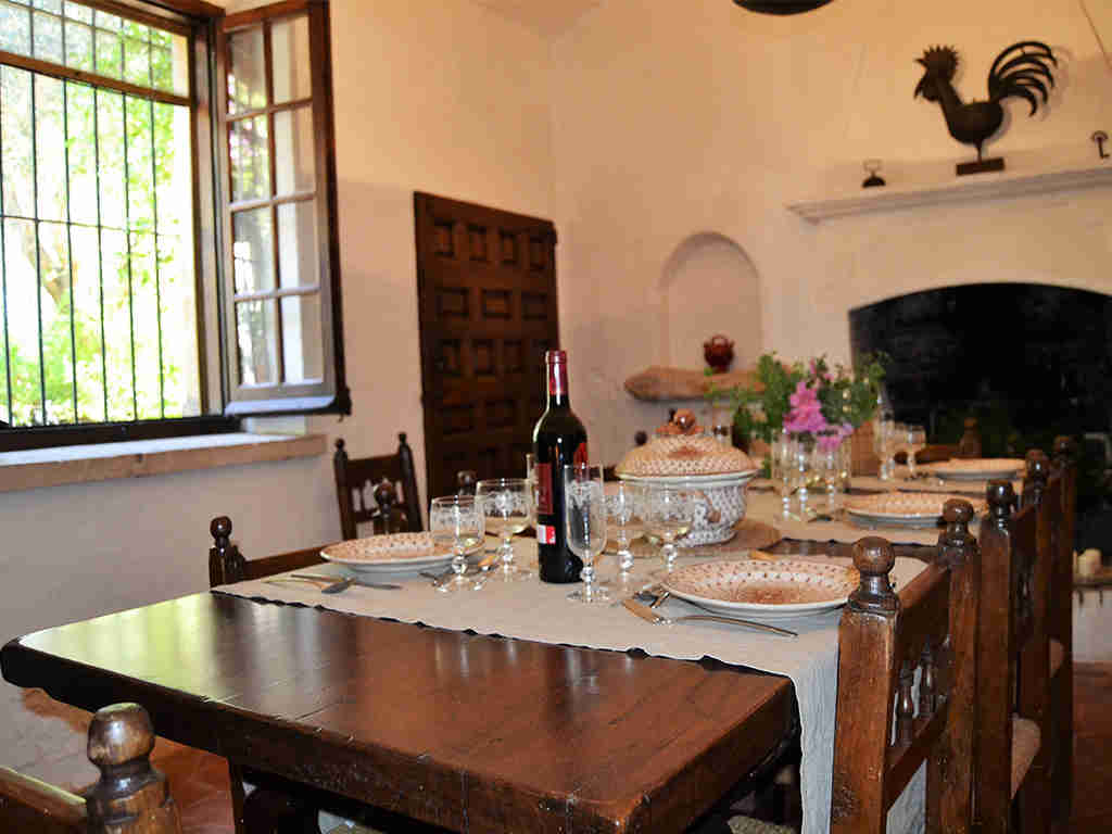 spanish farmhouse and its dining room