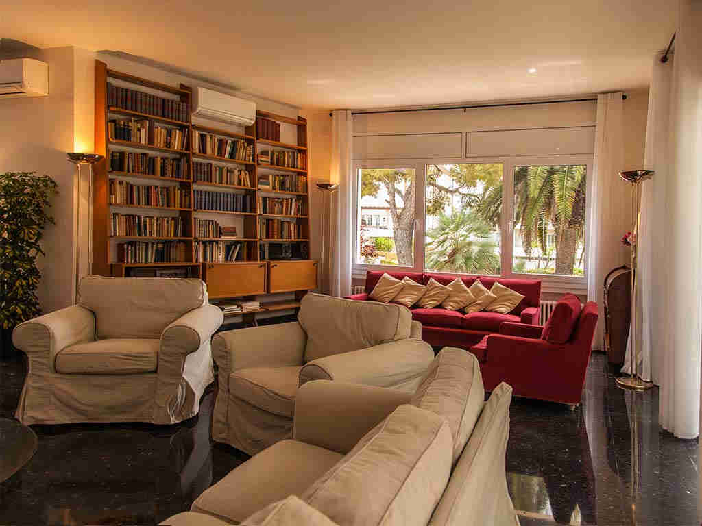 Sitges luxury villas with sofas and library