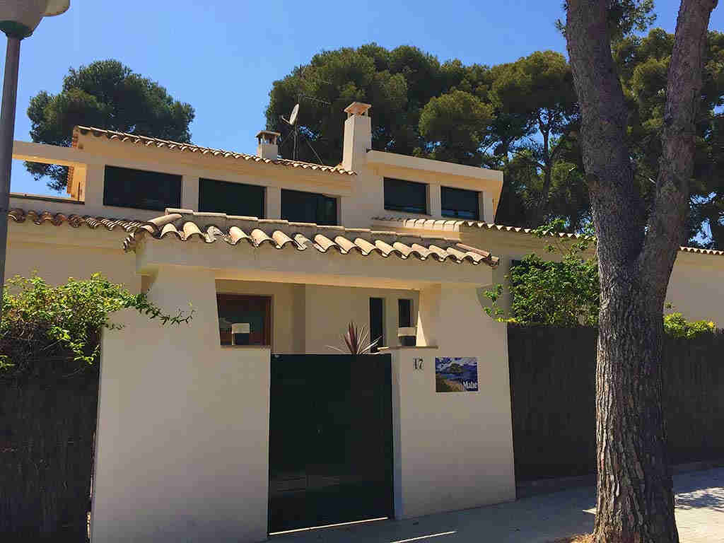 Sitges holiday villa near Barcelona: entrance